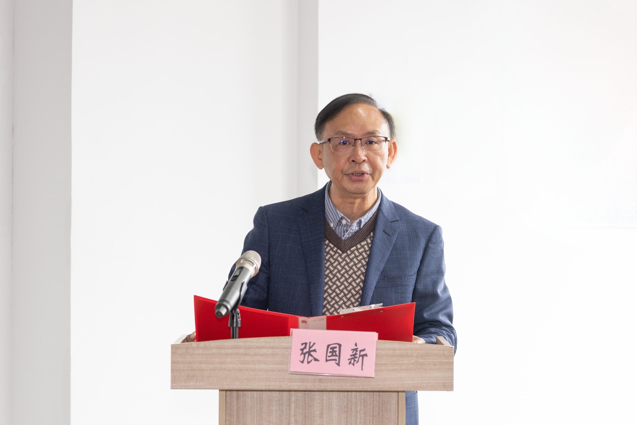 校友代表、江門市新會無紡布有限公司總經理張國新